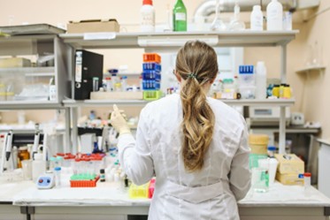 Pharmacy Technician vs Pharmacist: Which Career is Right for Me?