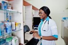 What Does a Pharmacy Technician Do Each Day?