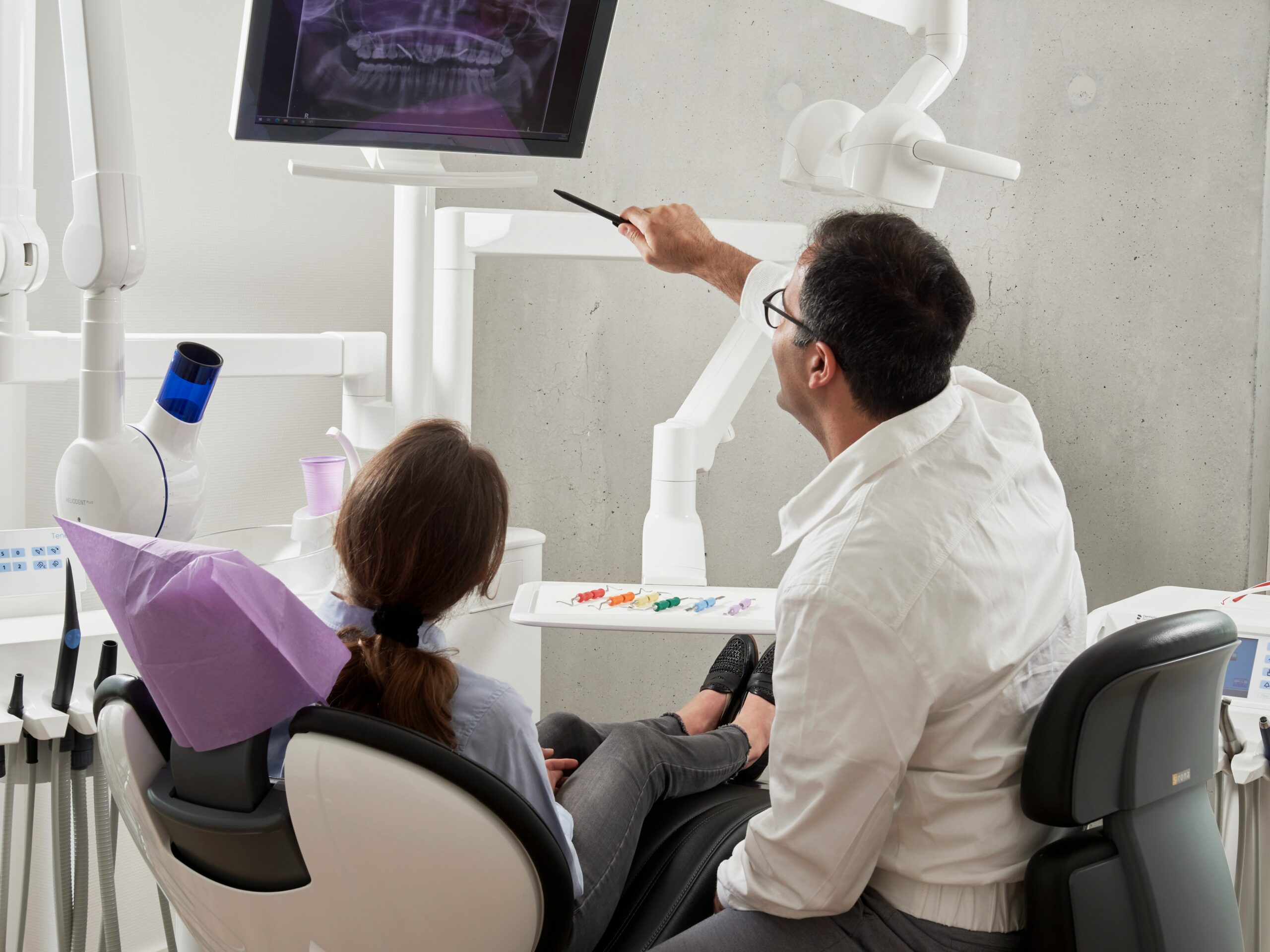 Dental Assistant vs Dental Hygienist: Understanding the Key Differences